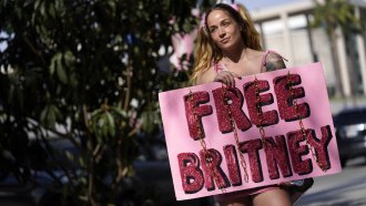 #FreeBritney supporter protests in Los Angeles with sign that says "Free Britney."