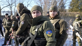 Soldiers train in Ukraine.