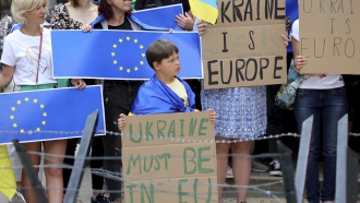 Protesters in support of Ukraine