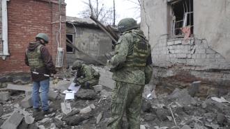 Russian Soldiers Reportedly Spread Into Kherson's Homes