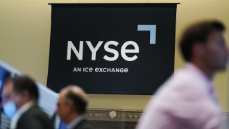 Stocks Waver On Wall Street After Mixed Data On The Economy