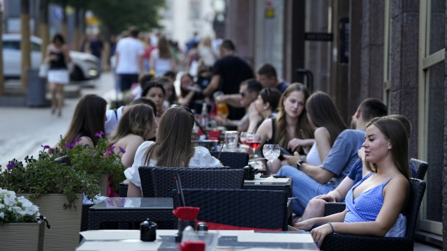 Moscow Lifts Dining Restrictions; Russia Hits Record Deaths