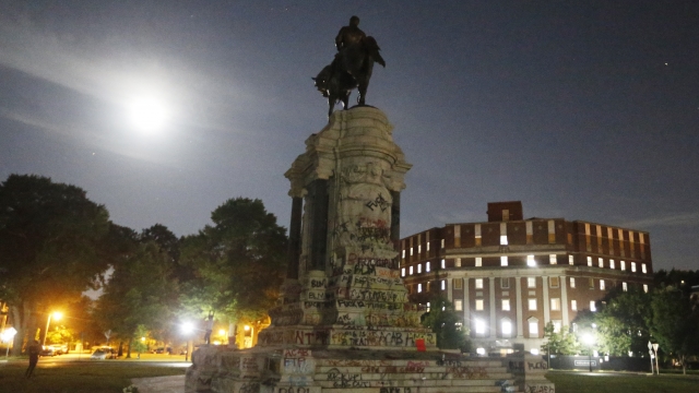 Robert E. Lee Statue In Richmond, Virginia Comes Down Wednesday