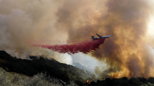 California Firefighters, Aircraft Try To Box In Wildfire