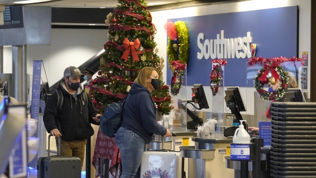 Experts Warn Holiday Travel Will Fuel Spread Of Omicron Variant