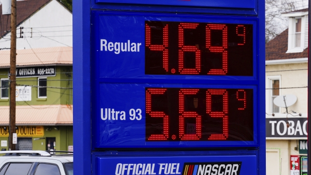 U.S. Gas Prices Dip Slightly