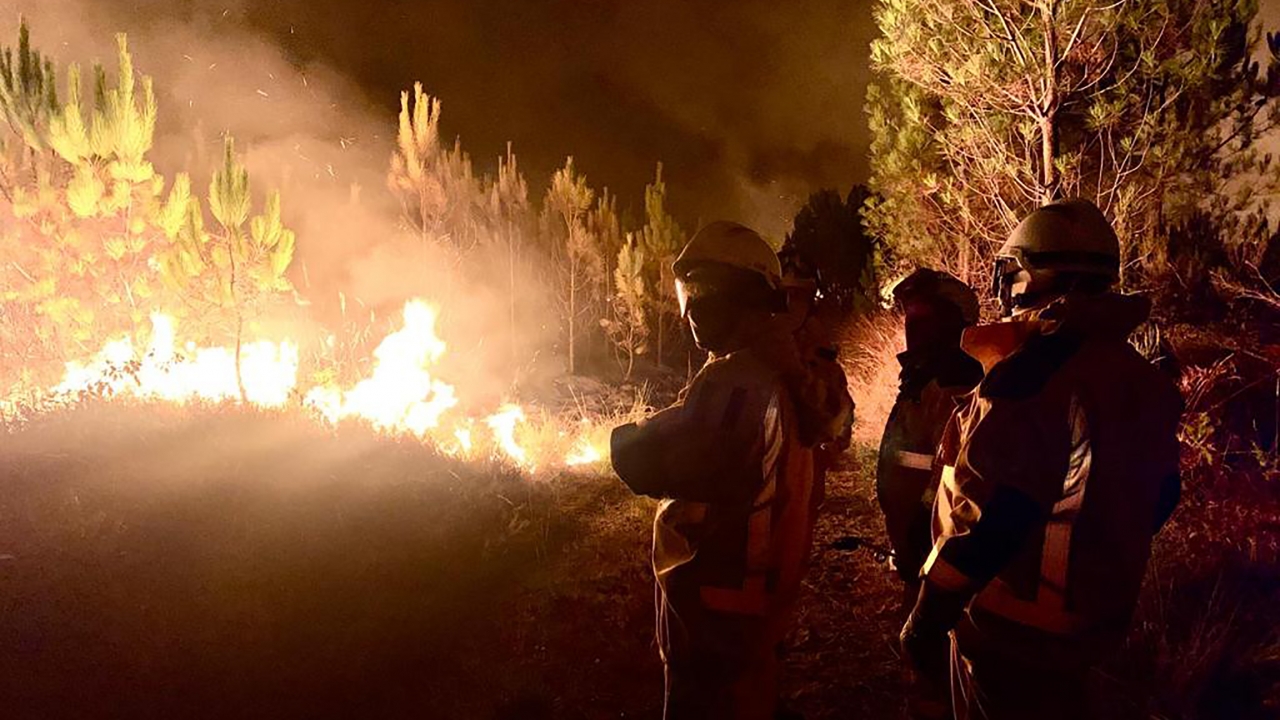 Firefighters in France battle wildfire