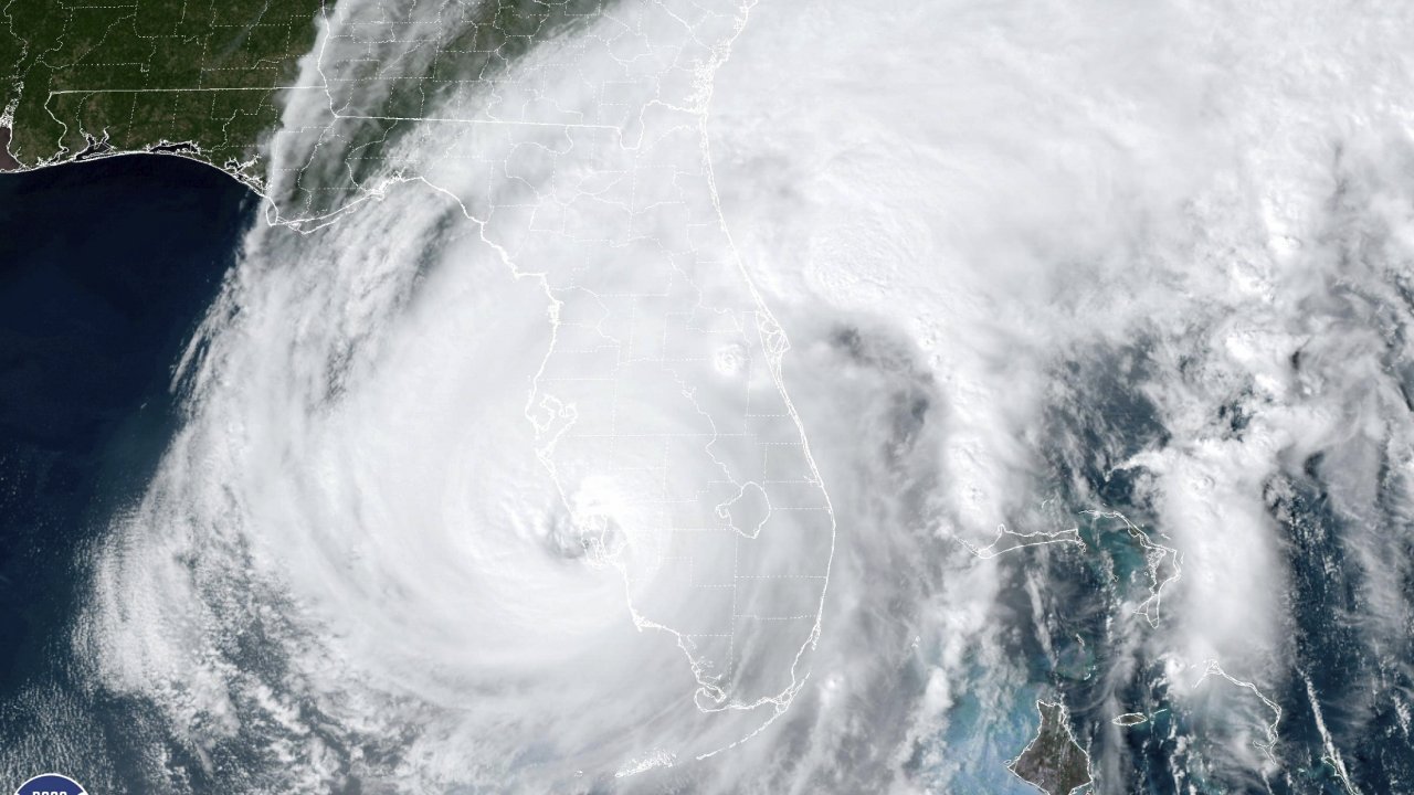 Hurricane Ian making landfall in southwest Florida